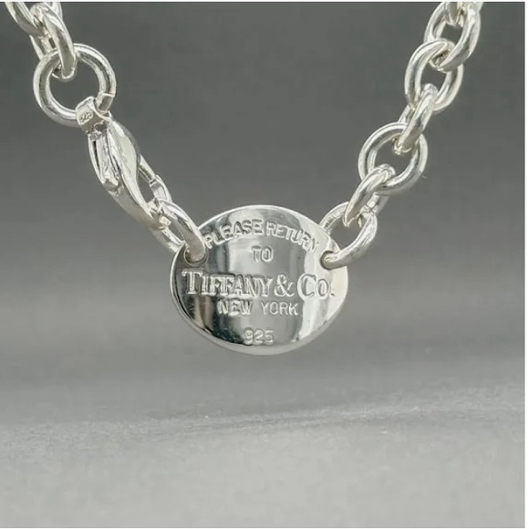 Return to Tiffany Oval Tag Necklace - Picture 2 of 4